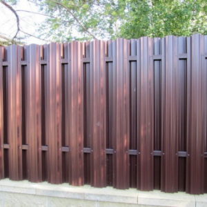 Забор из металлоштакетника