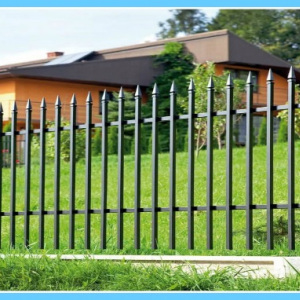 Забор с элементами ковки